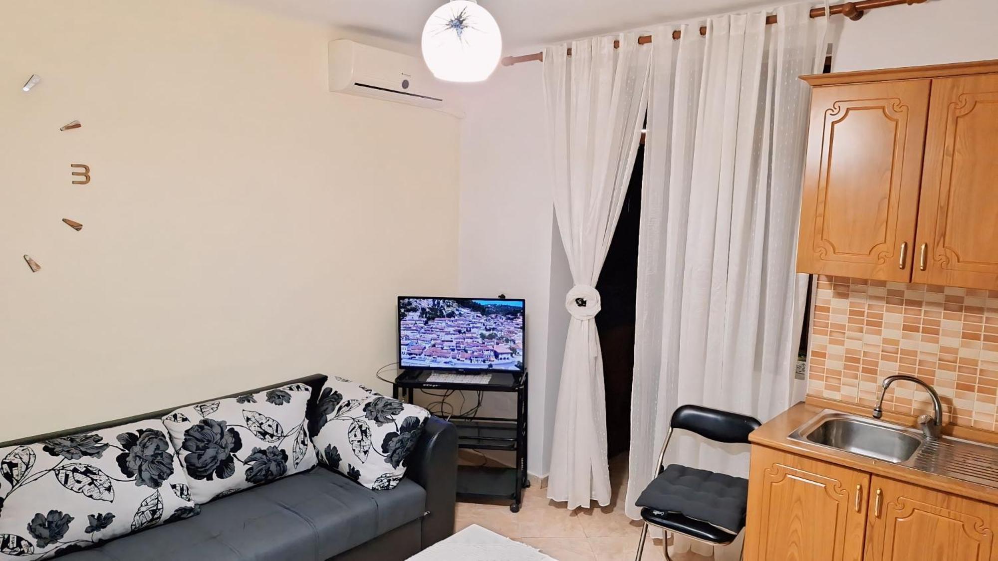 Promenade Apartment In City Centre Berat Exterior foto